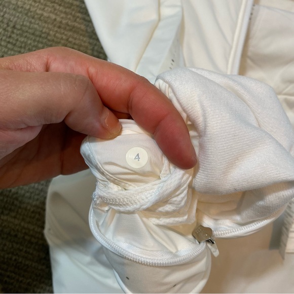 Lululemon White Vest Size 4 - Picture 6 of 10